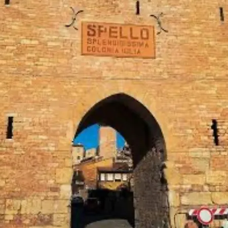 Porta Fontevecchia Panoramica * Spello