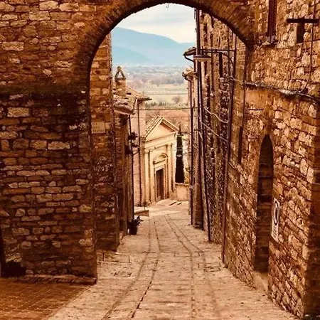 Porta Fontevecchia Panoramica * Spello