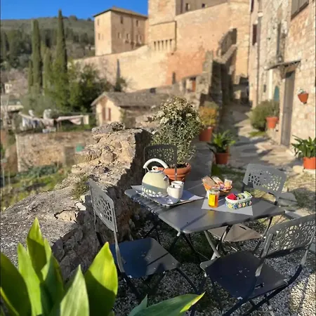 Porta Fontevecchia Panoramica * Spello