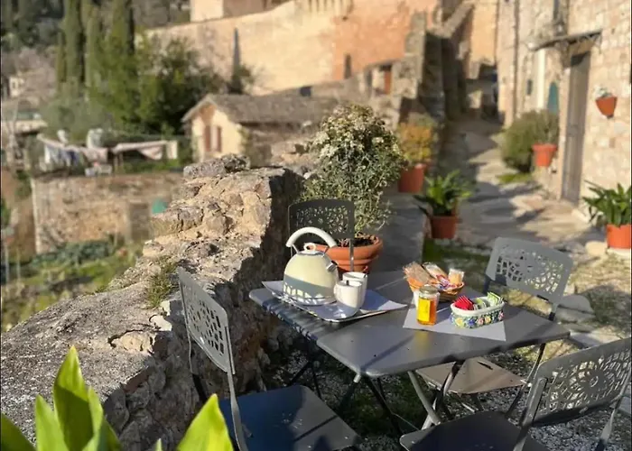 Porta Fontevecchia Panoramica * Spello